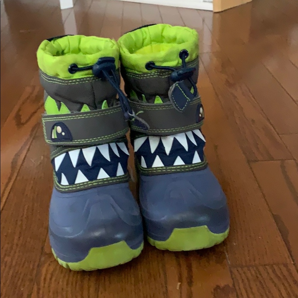 Cat and Jack snow boots size 10